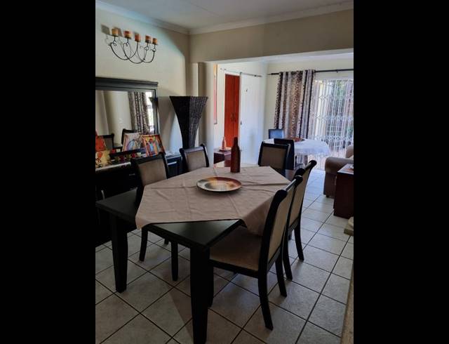 8 BEDROOM HOUSE FOR SALE IN VAN RIEBEECK PARK